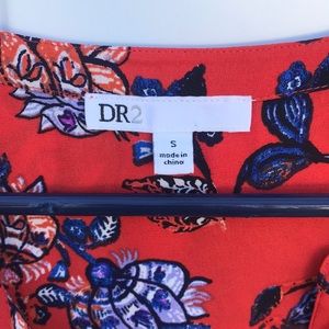 DR2 Tops - DR2, sleeveless blouse with pretty flower print DR2 Tops - DR2, sleeveless blouse with pretty flower print